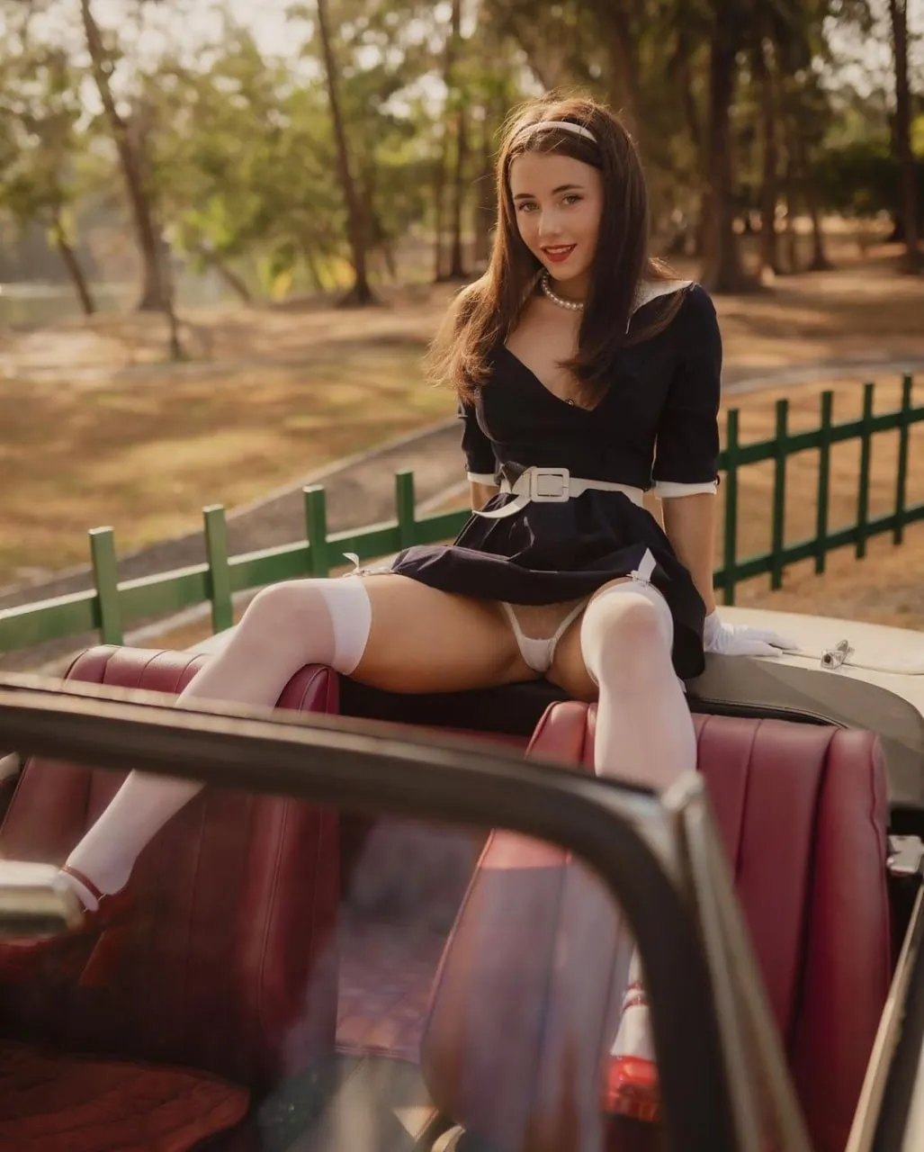 אלנה במופע ברזילאי עם נוצות וסטרסים בחתונה